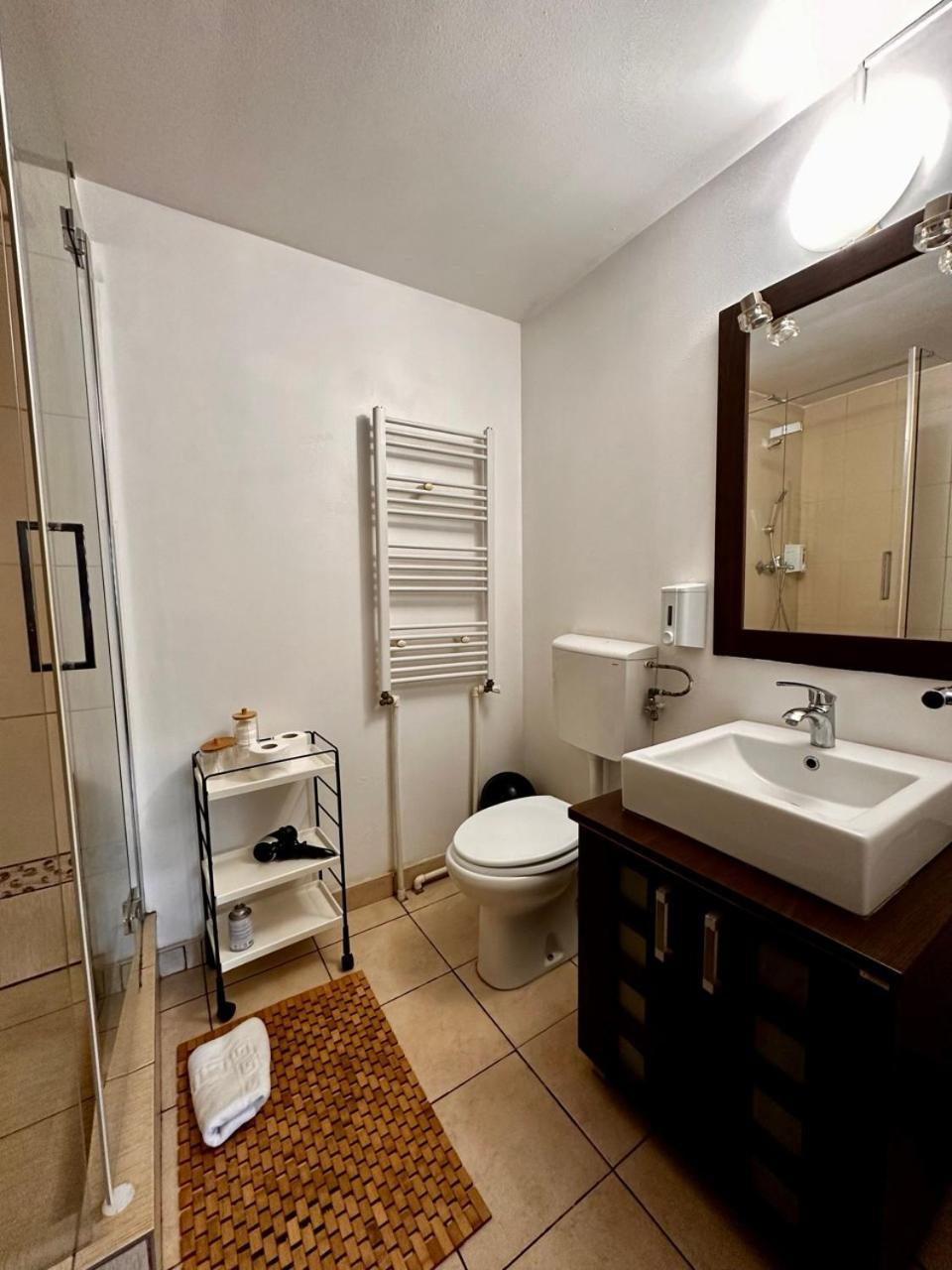 Apartment Conta